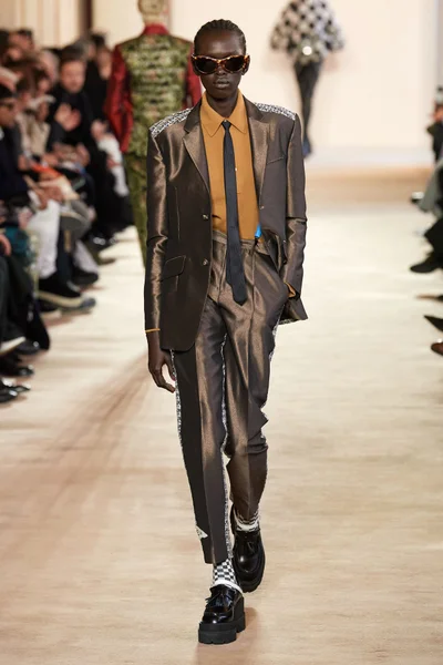Look 5